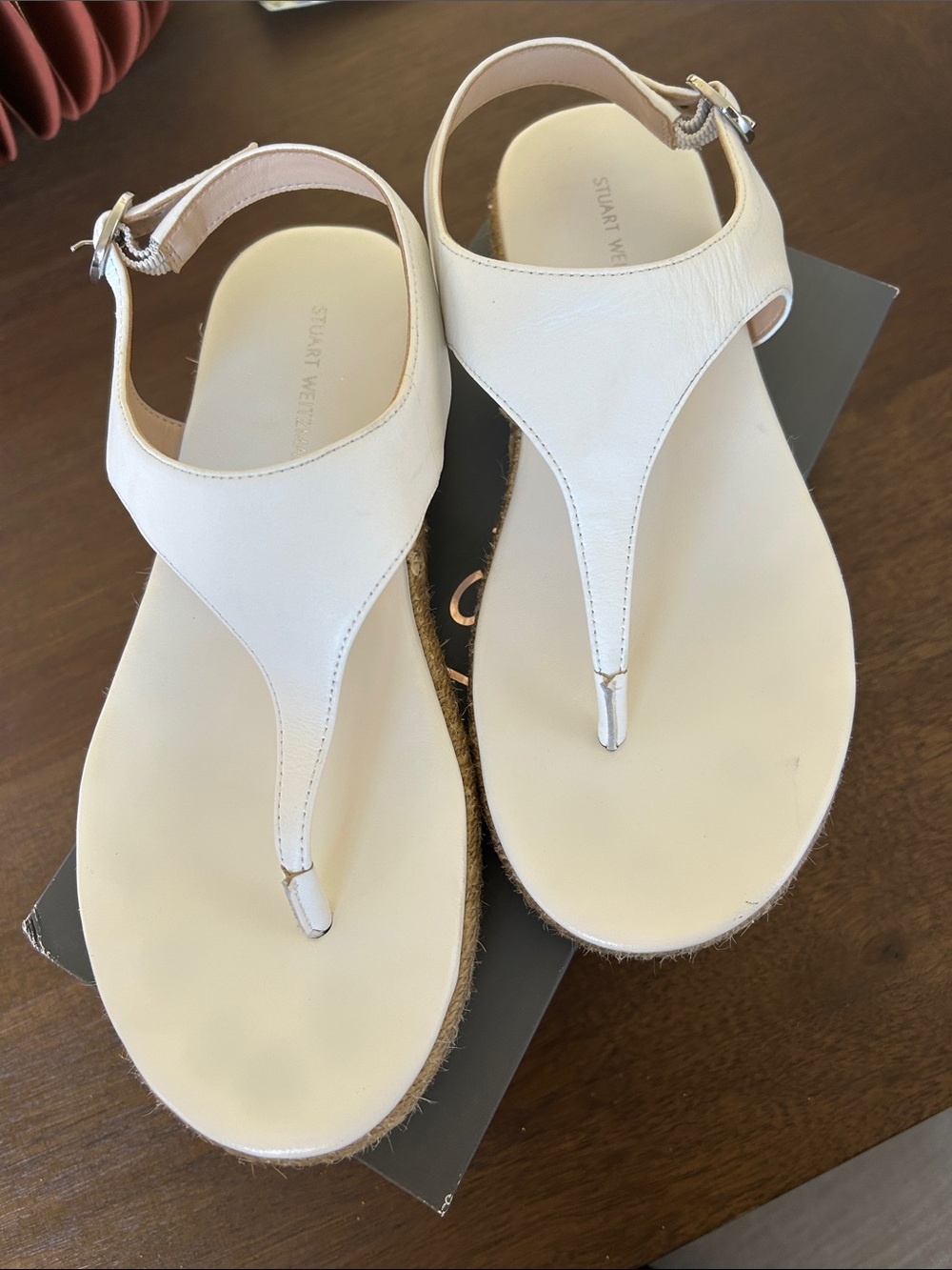 Stuart Weitzman white Leather Thong Sandals with Ankle Strap exc cond